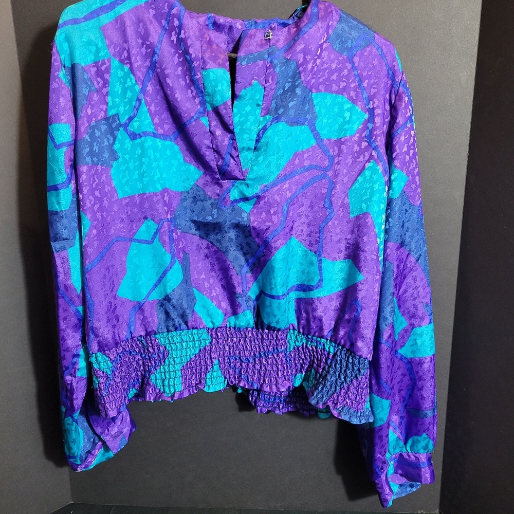 Vintage purple and green top with no label. Very unique piece.